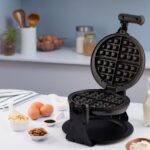 Waflera Black+Decker Estilo Belga Giratoria, Negro WM1000B - Imagen 3